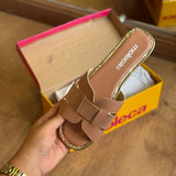 Sandália Moleca Rasteira Brilhosa